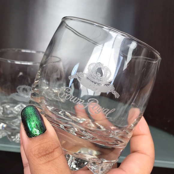 2 CROWN ROYAL Drink glasses🍻 - Picture 4 of 6